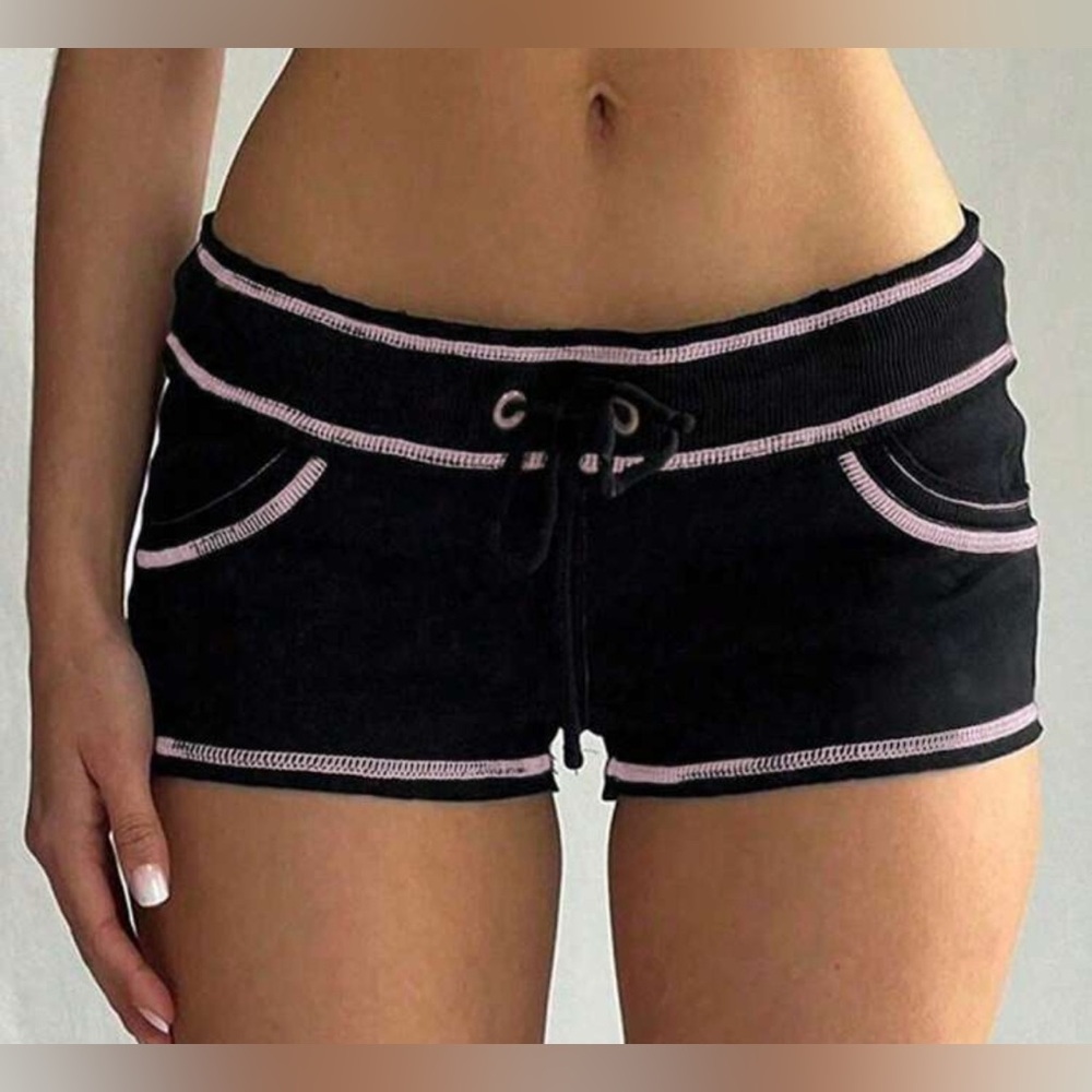Black stretchy shorts! Size M fits from Small to Medium - Very flattering on! 💖